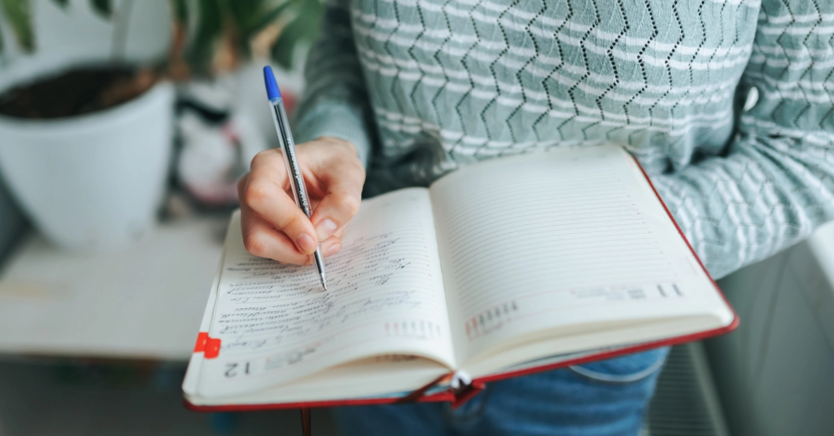 journaling como una herramienta para reducir el ruido mental y conectar contigo mismo