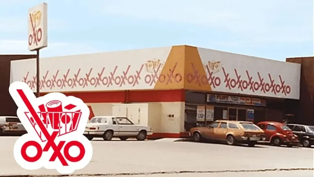 Antigua sucursal de OXXO con uno de los primeros diseños e identidad visual de la cadena.